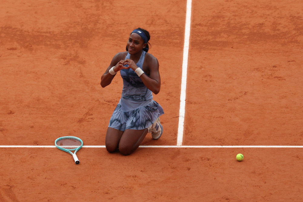 张大双臂微 张大双臂微