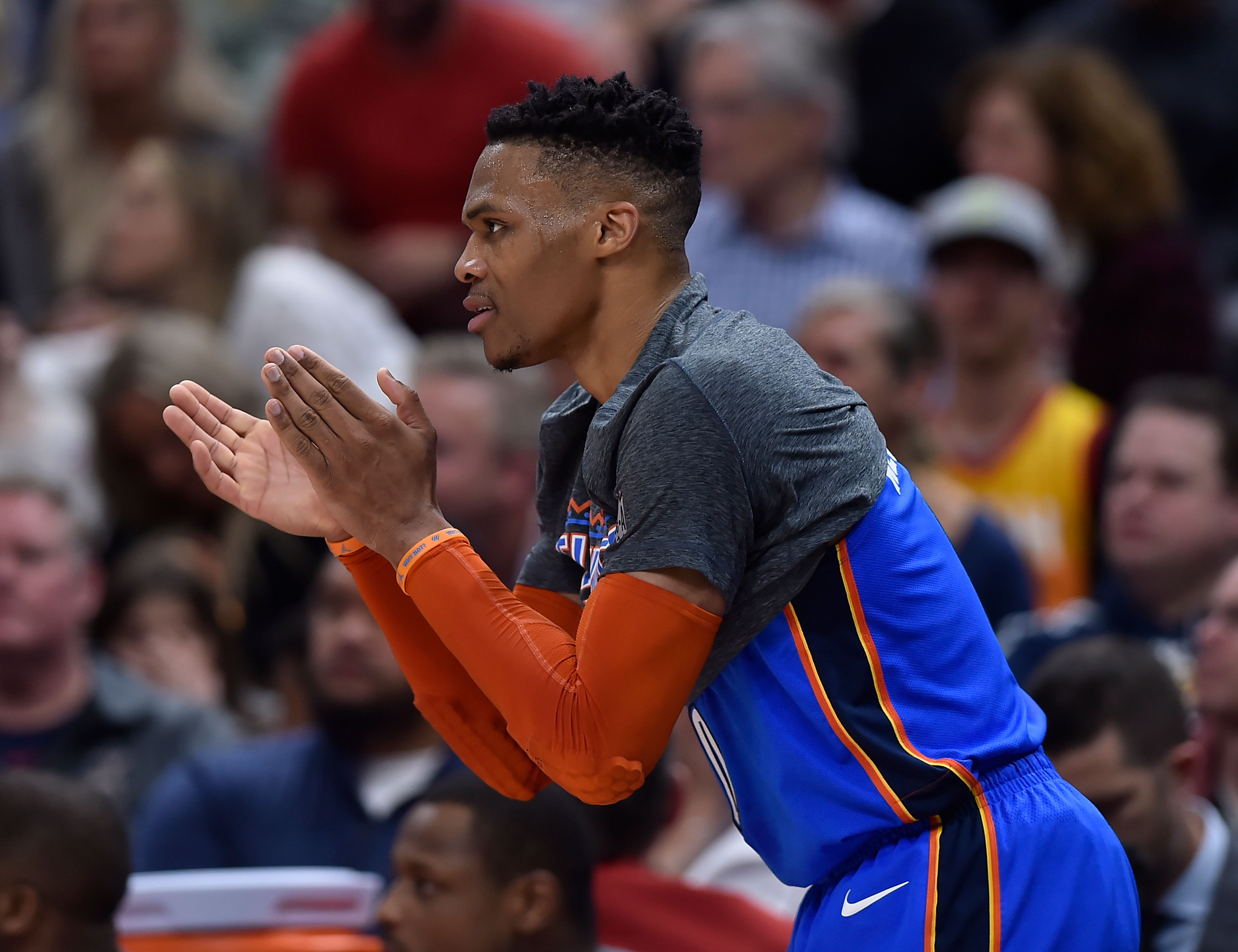 率先垂范 率先垂范